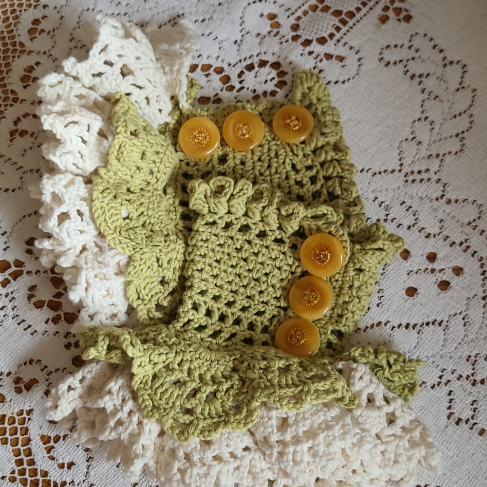 Victorian wristlet